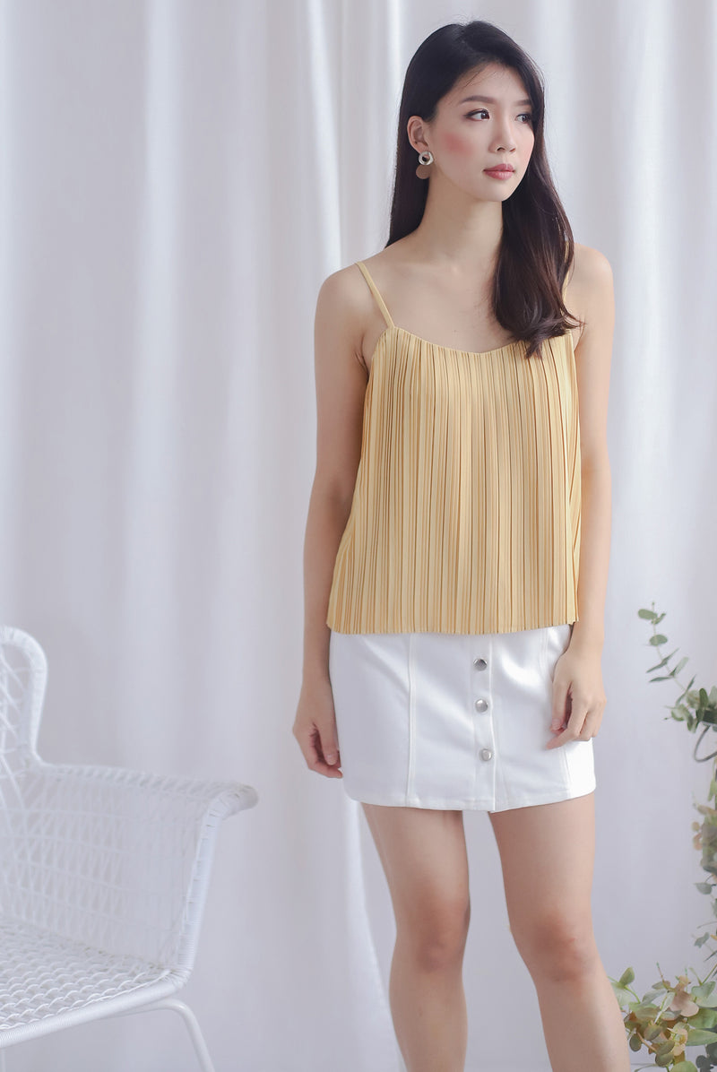Colie Two Ways Pleated Top In Yellow