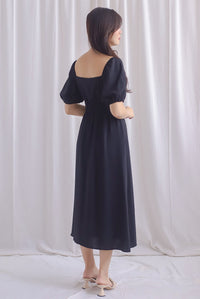 Dell Tie Front Elastic Waist Sleeved Dress In Black