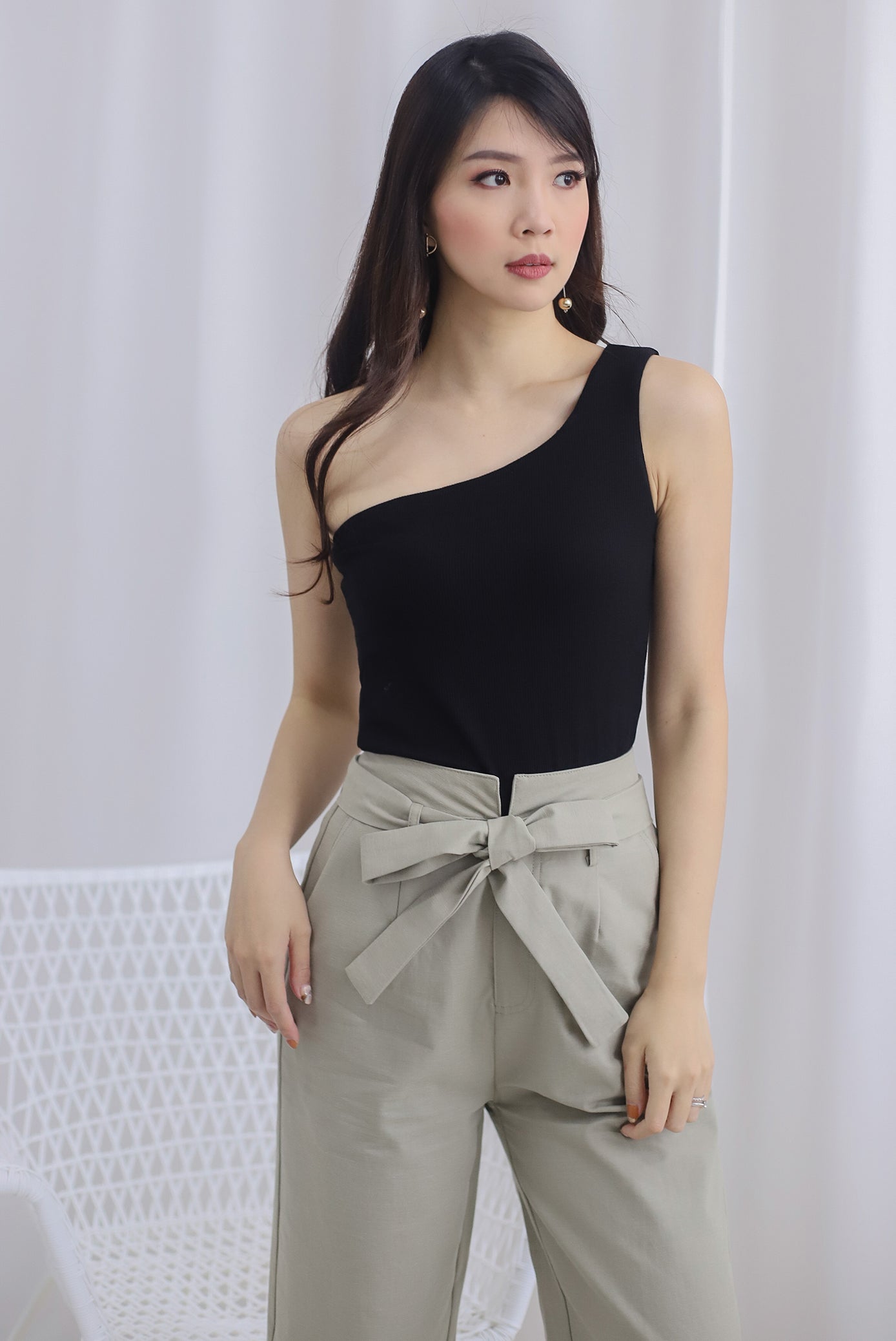 Eathelyn Ribbed Toga Top In Black