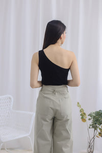 Eathelyn Ribbed Toga Top In Black
