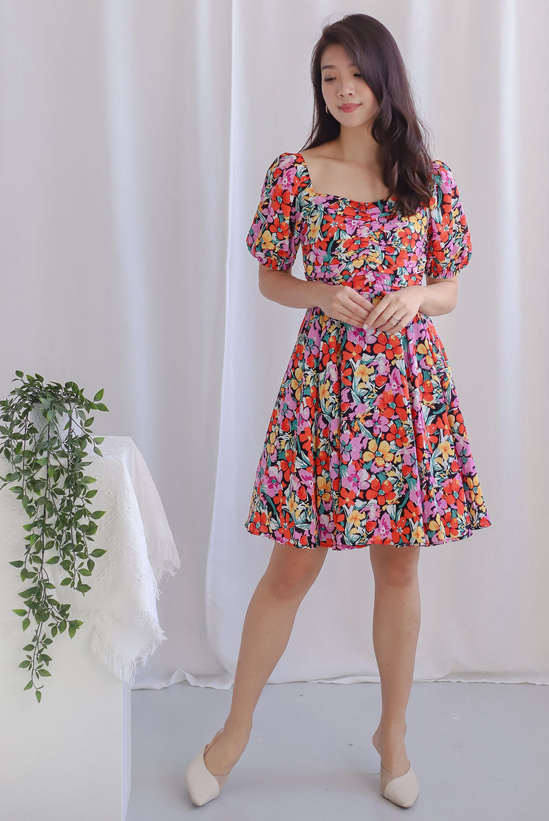 Emily Floral Ruched Dress In Red