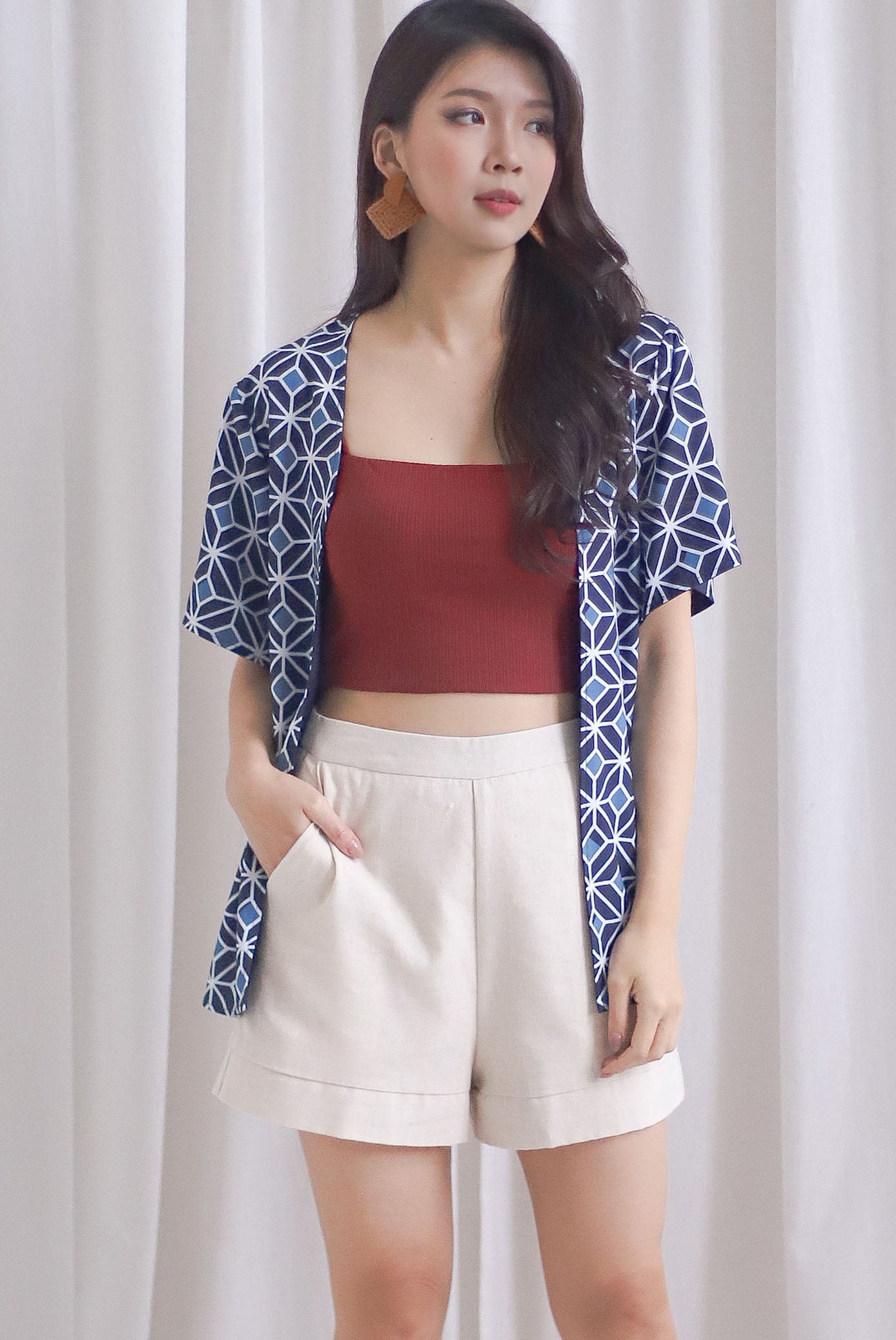 Emiri Short Sleeve Reverisble Kimono Outerwear In Navy Tile