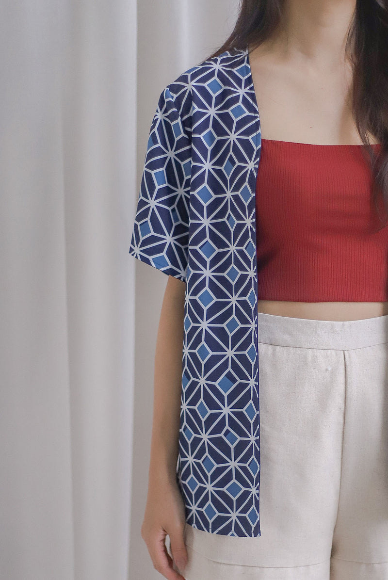 Emiri Short Sleeve Reverisble Kimono Outerwear In Navy Tile