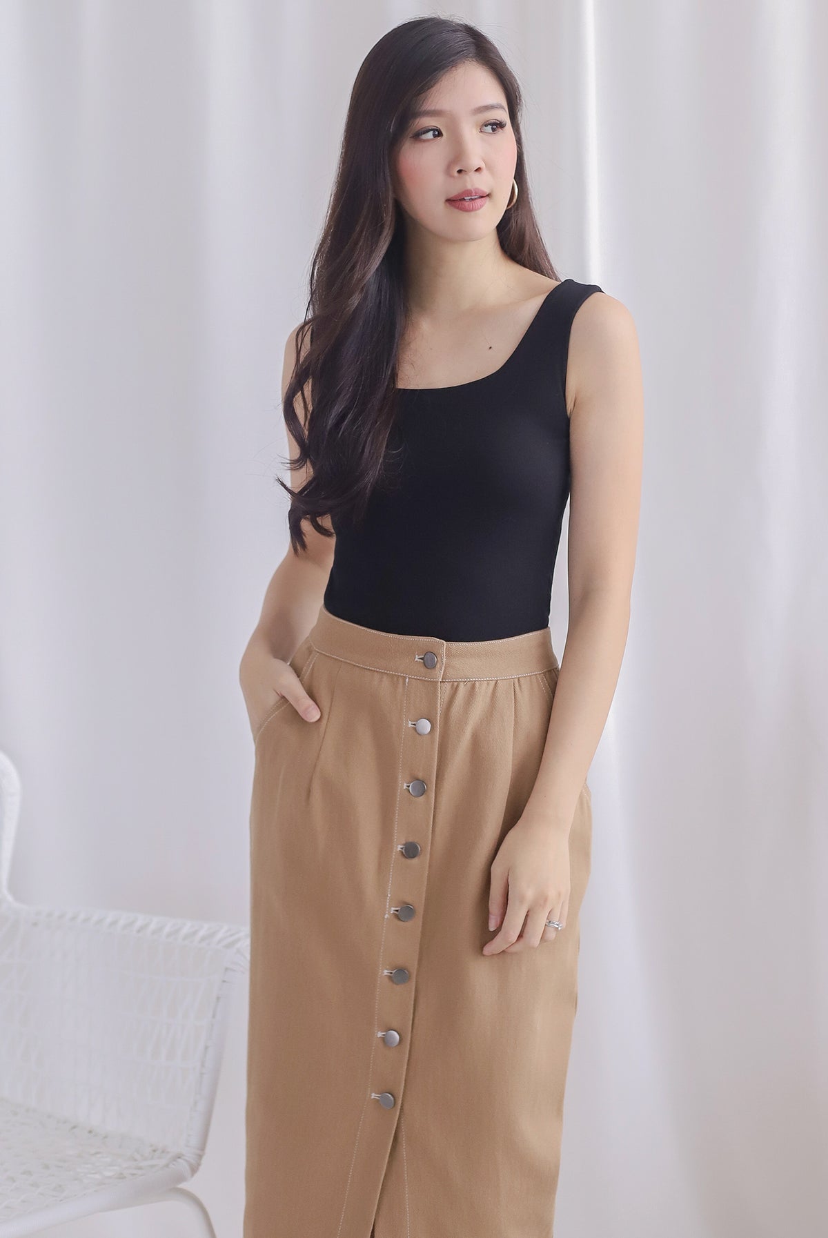 Hazelle Round Neck Tank Top In Black