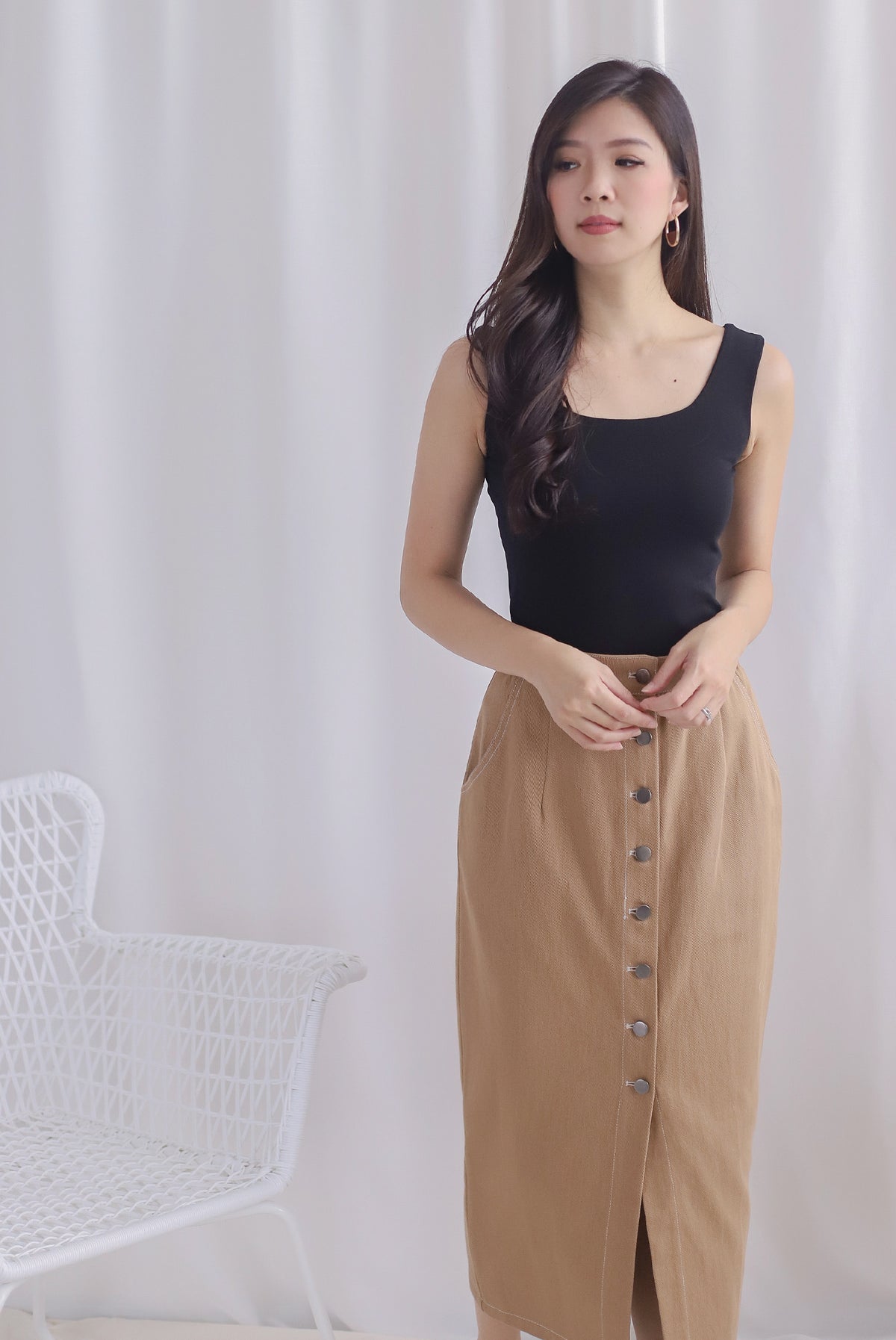 Hazelle Round Neck Tank Top In Black