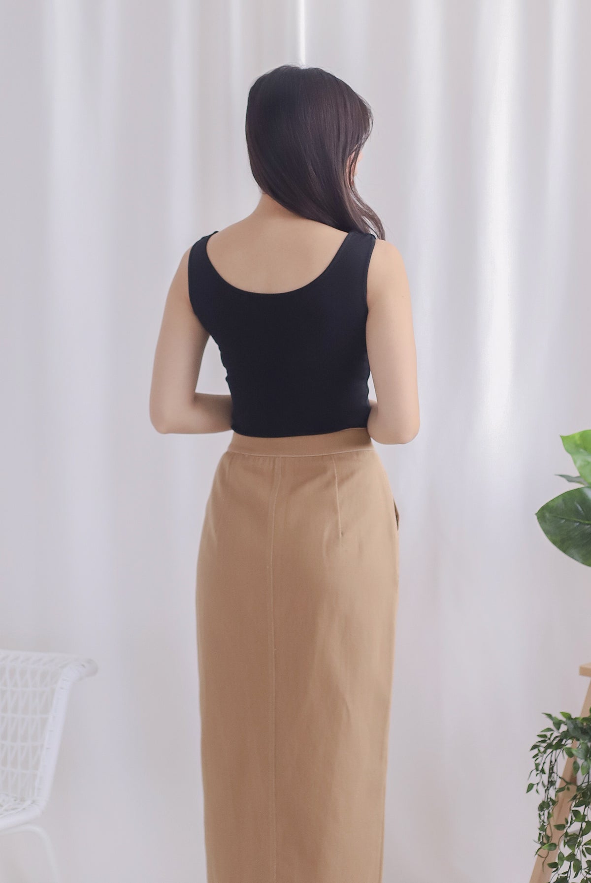 Hazelle Round Neck Tank Top In Black