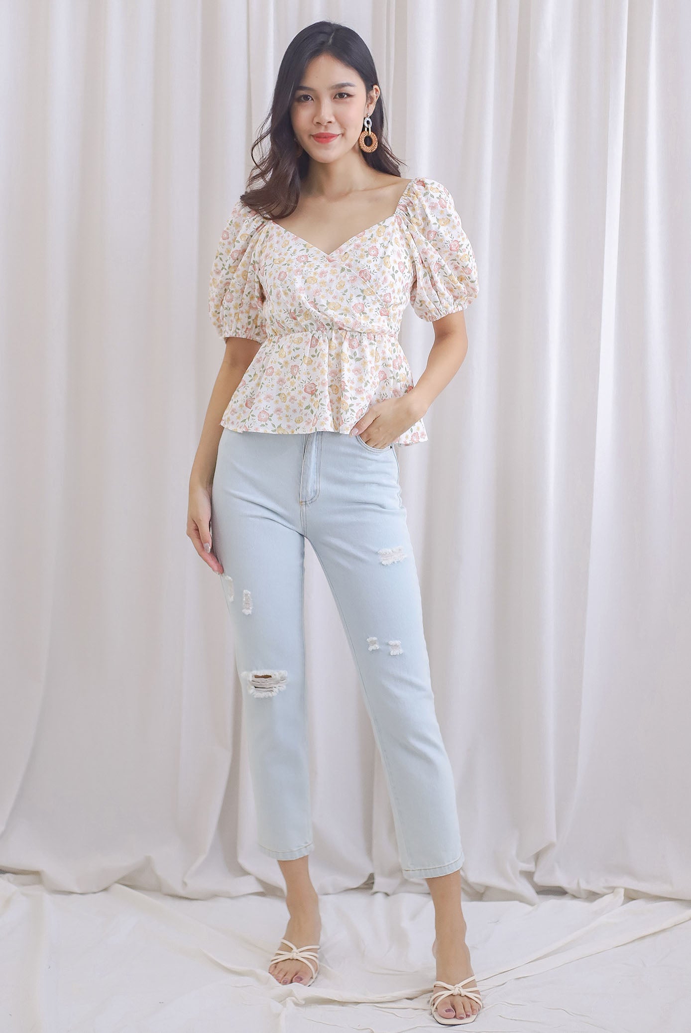 Isabel Floral Puffy Sleeves Peplum Top In White