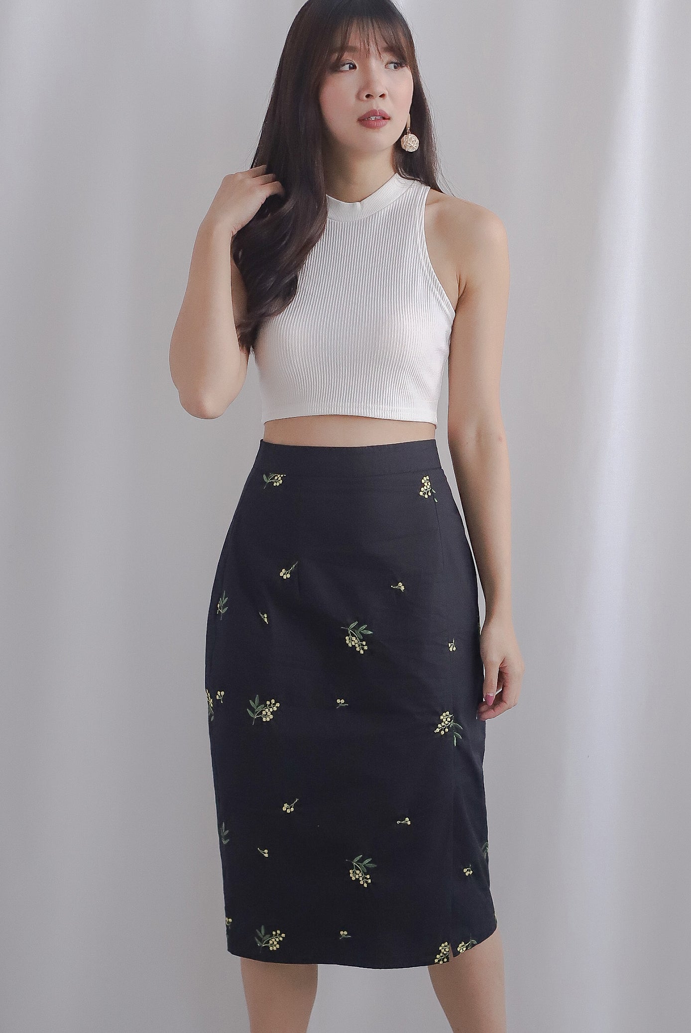 Jolin Floral Embro Slit Pencil Skirt In Black