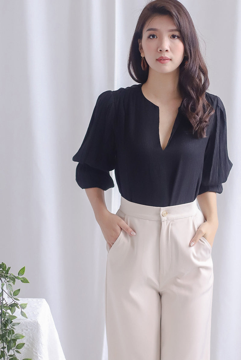 Lassie Tiered Puffy Sleeve Top In Black