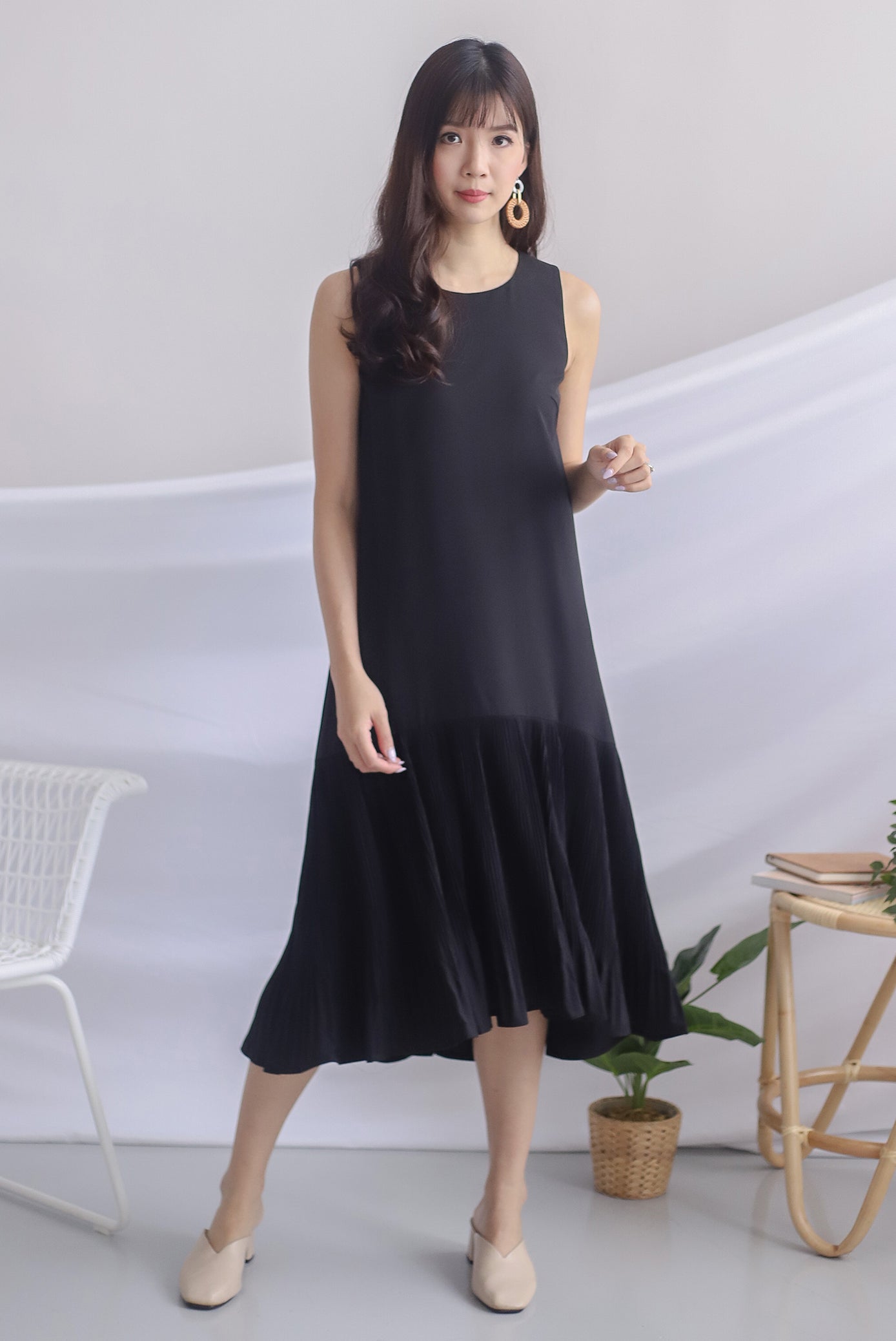 Rosabella Pleated Hem Midi Dress In Black