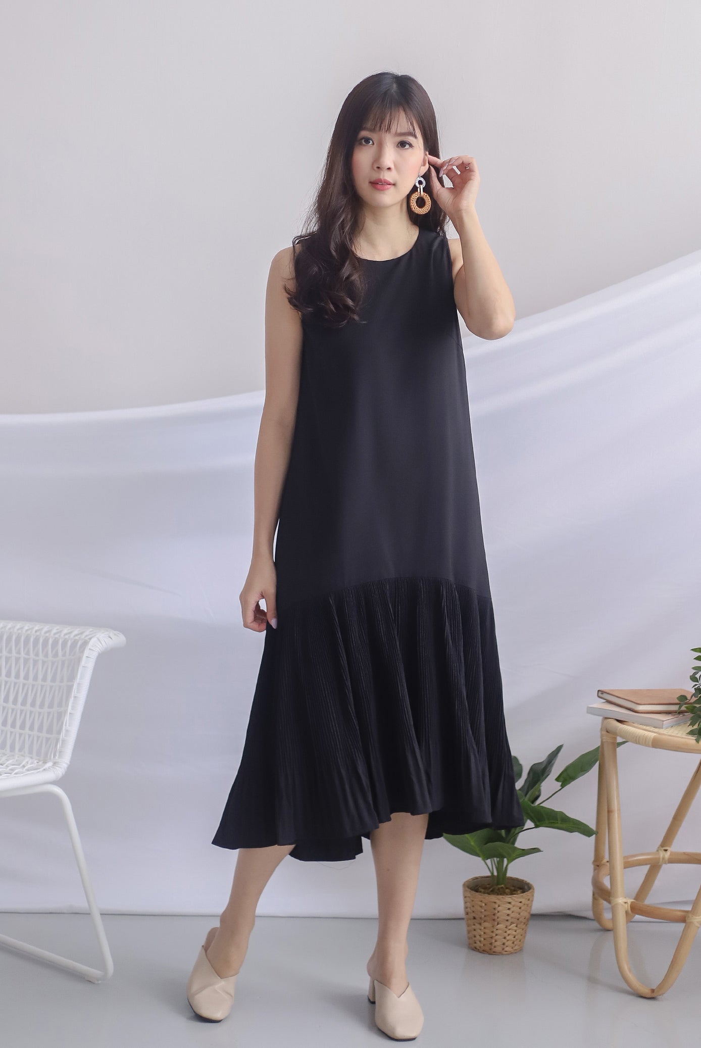 Rosabella Pleated Hem Midi Dress In Black