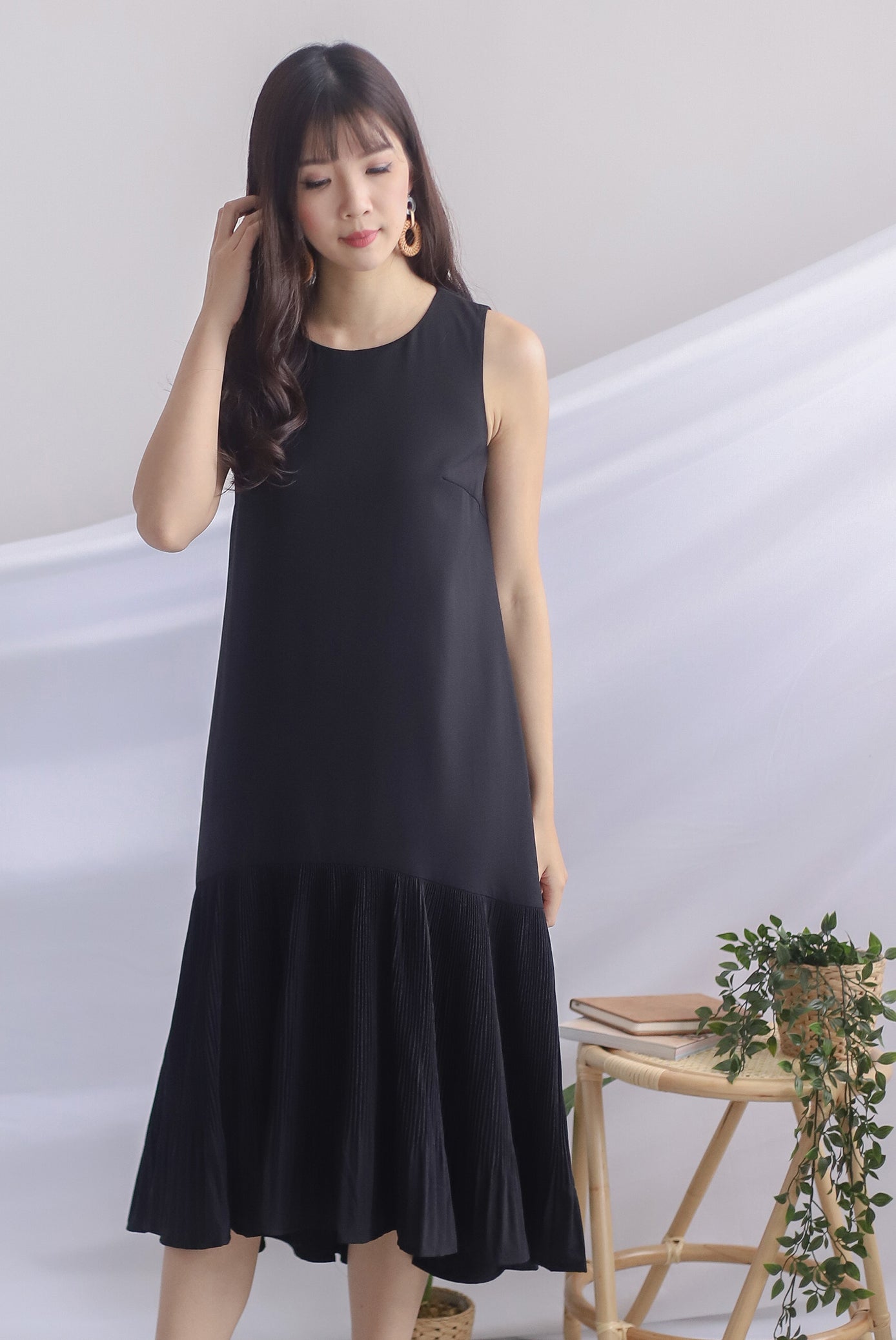 Rosabella Pleated Hem Midi Dress In Black