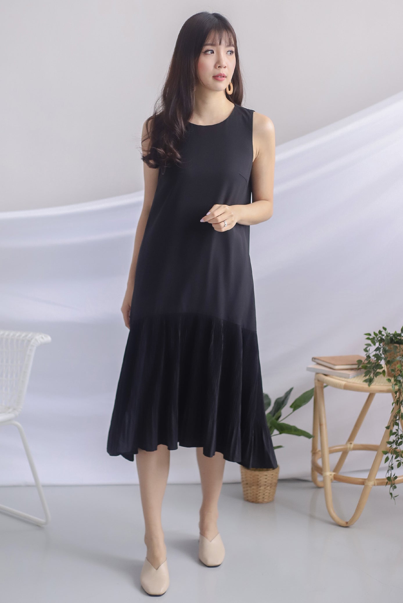 Rosabella Pleated Hem Midi Dress In Black