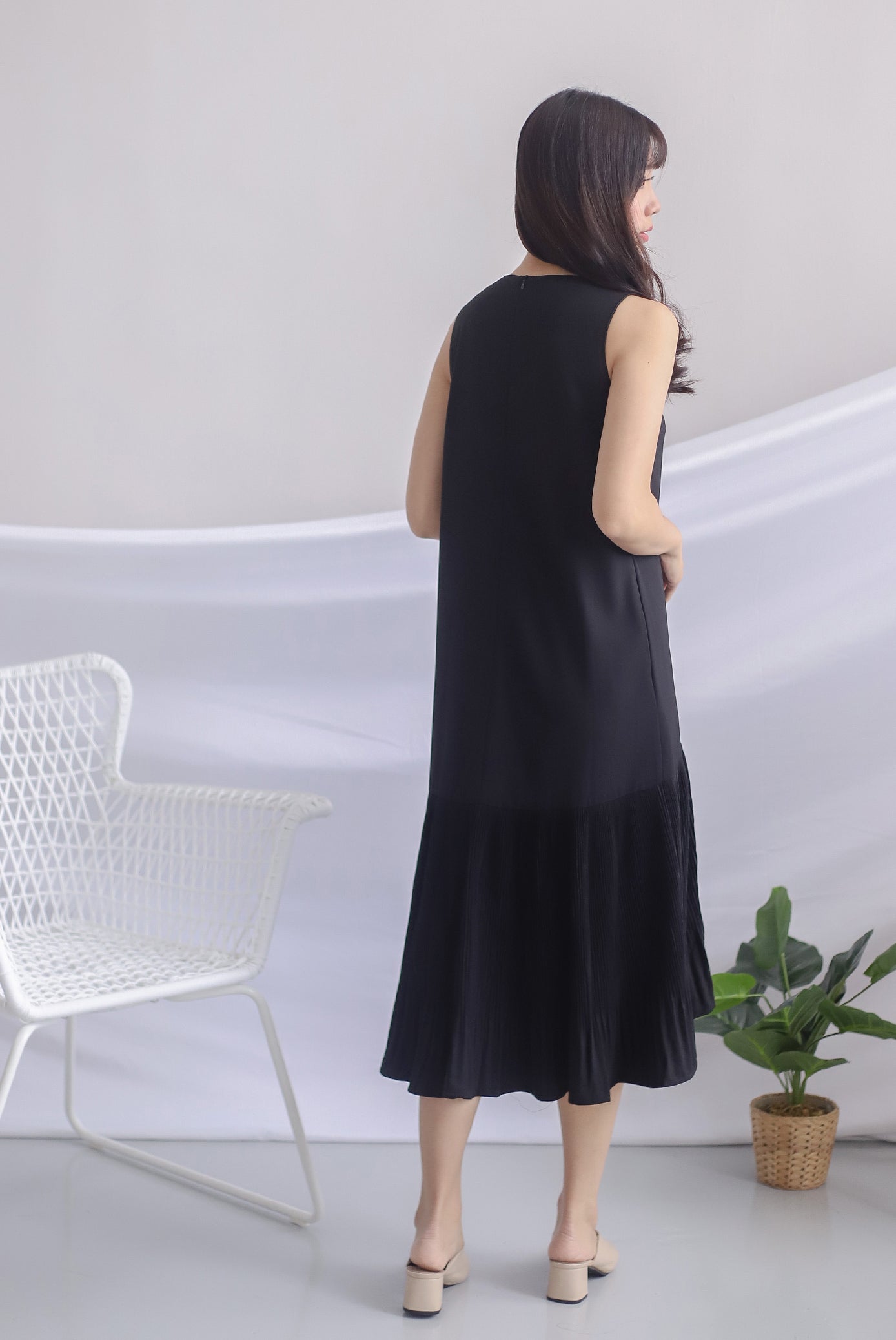 Rosabella Pleated Hem Midi Dress In Black
