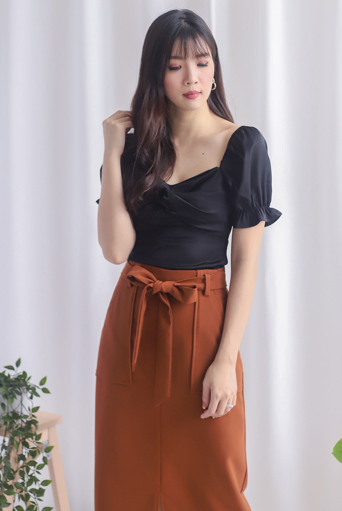 TDC Pilar Twist Sweetheart Top In Black