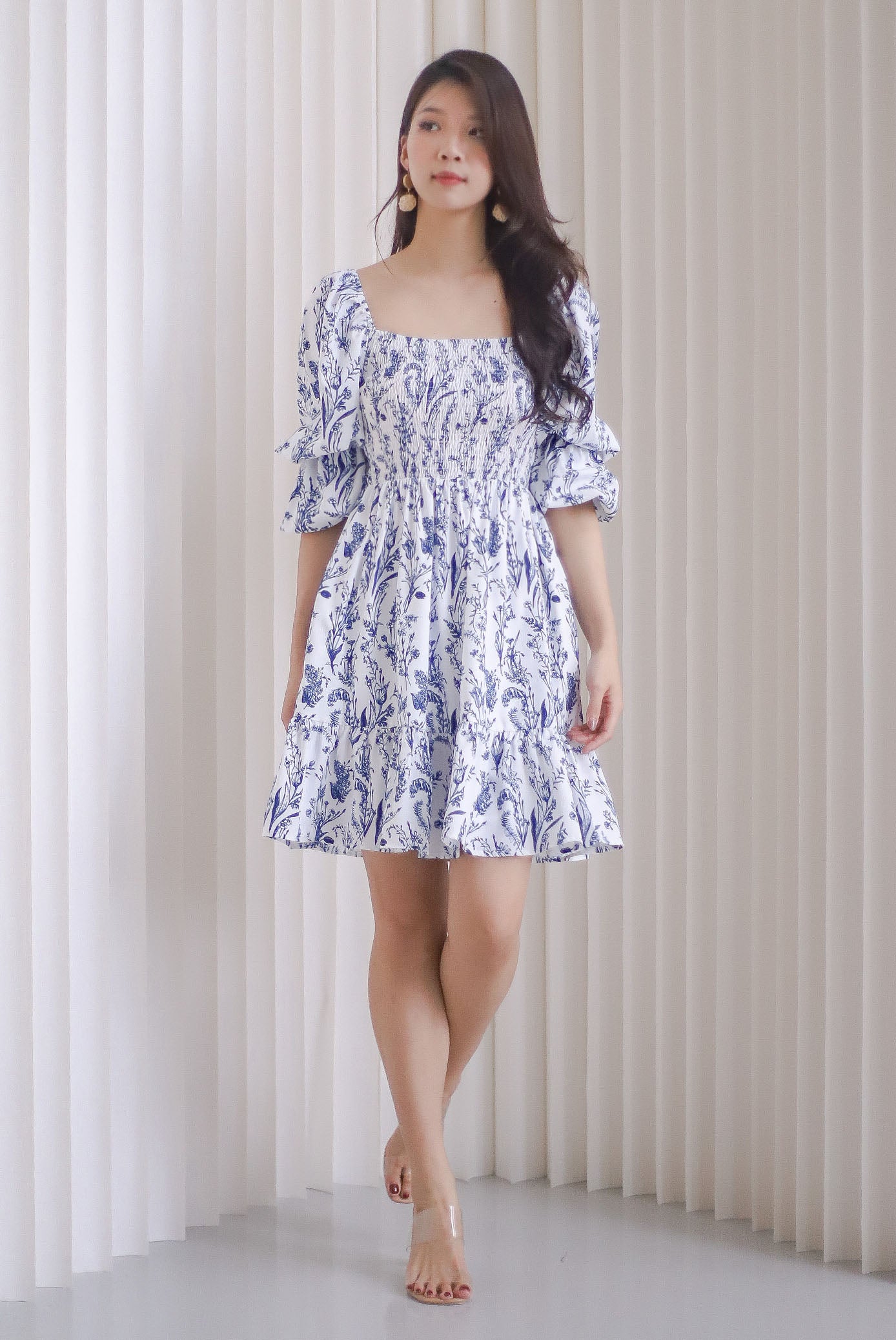 TDC Yumi Tiered Puffy Sleeve Dress In Porcelain