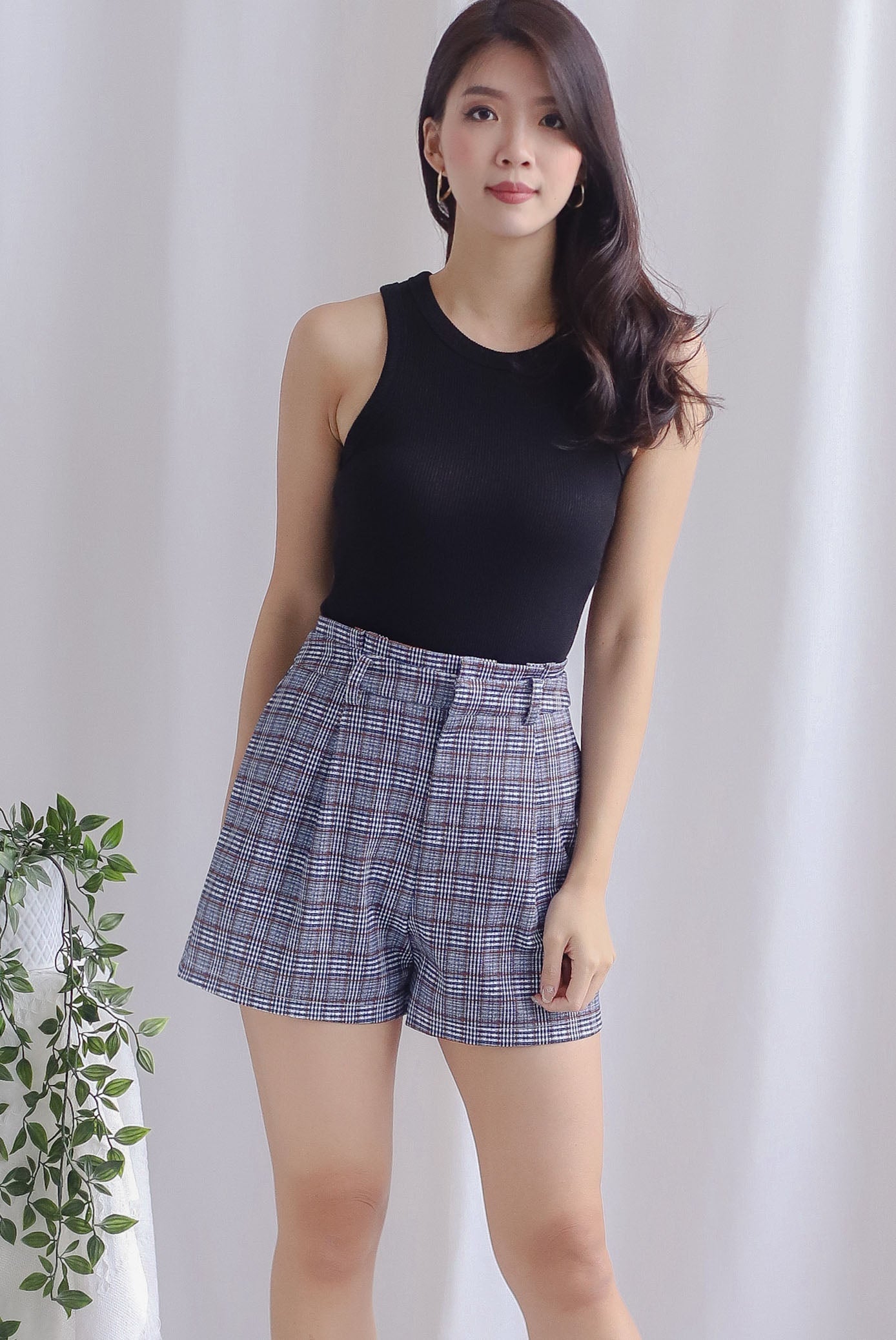 *Premium* Velle Plaids Shorts In Navy Blue