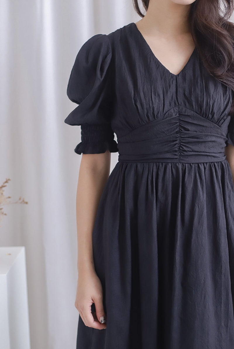 Texture Dess Design Zanessa Ruch Waist Textured Dress In Black – The Design Closets